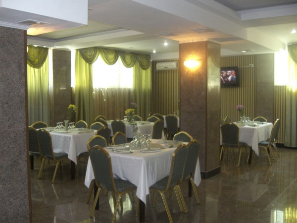 cazare Restaurant Smarald poza