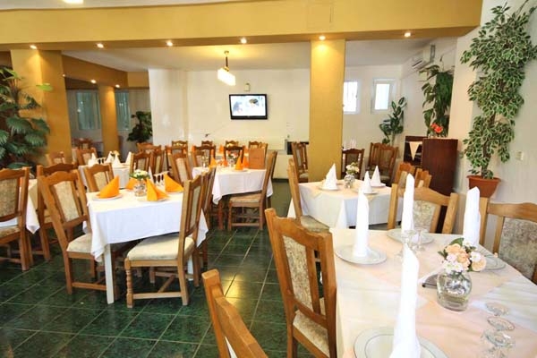 cazare Restaurant Dynes poza