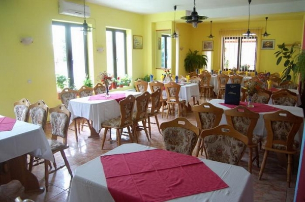 cazare Restaurant Vila Avocatilor poza