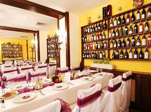 cazare Restaurant Capri poza