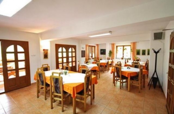 cazare Restaurant Casa Dalwec poza