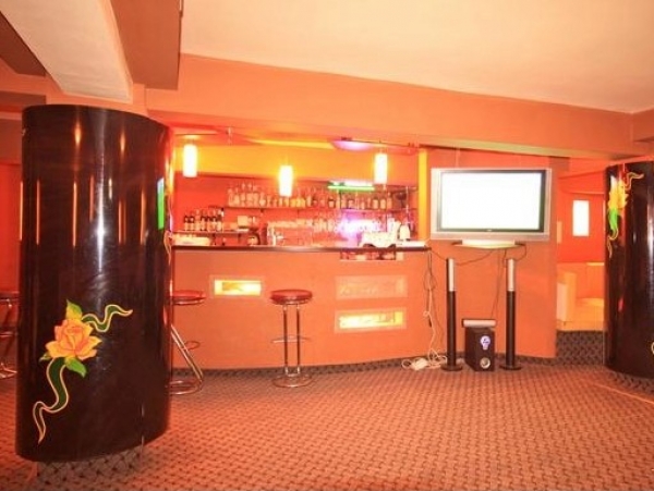 cazare Restaurant Trandafirul Galben poza