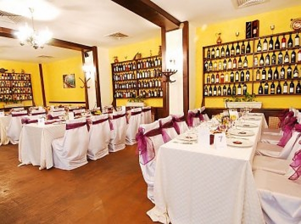 cazare Restaurant Capri poza