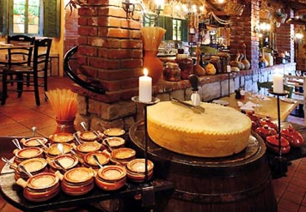 cazare Restaurant Champions poza