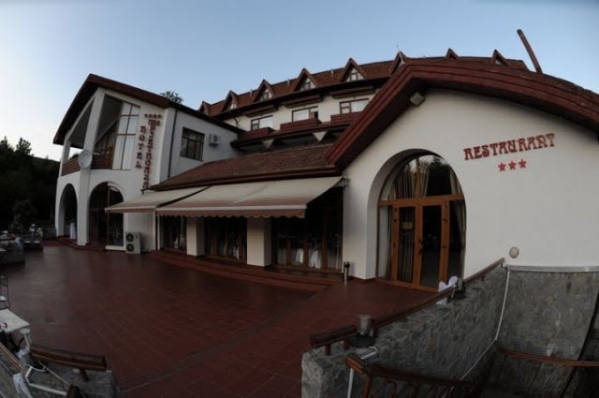 cazare Restaurant McPietroasa poza