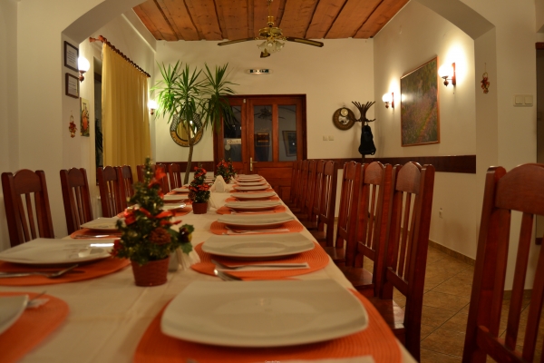 cazare Restaurant Casa Din Parc poza