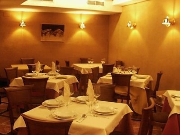 cazare Restaurant Champions poza