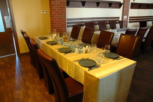 cazare Restaurant Club Karo poza