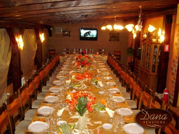 cazare Restaurant Dana 2 poza