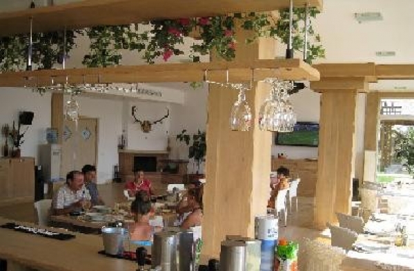 cazare Restaurant Puf si Stuf poza